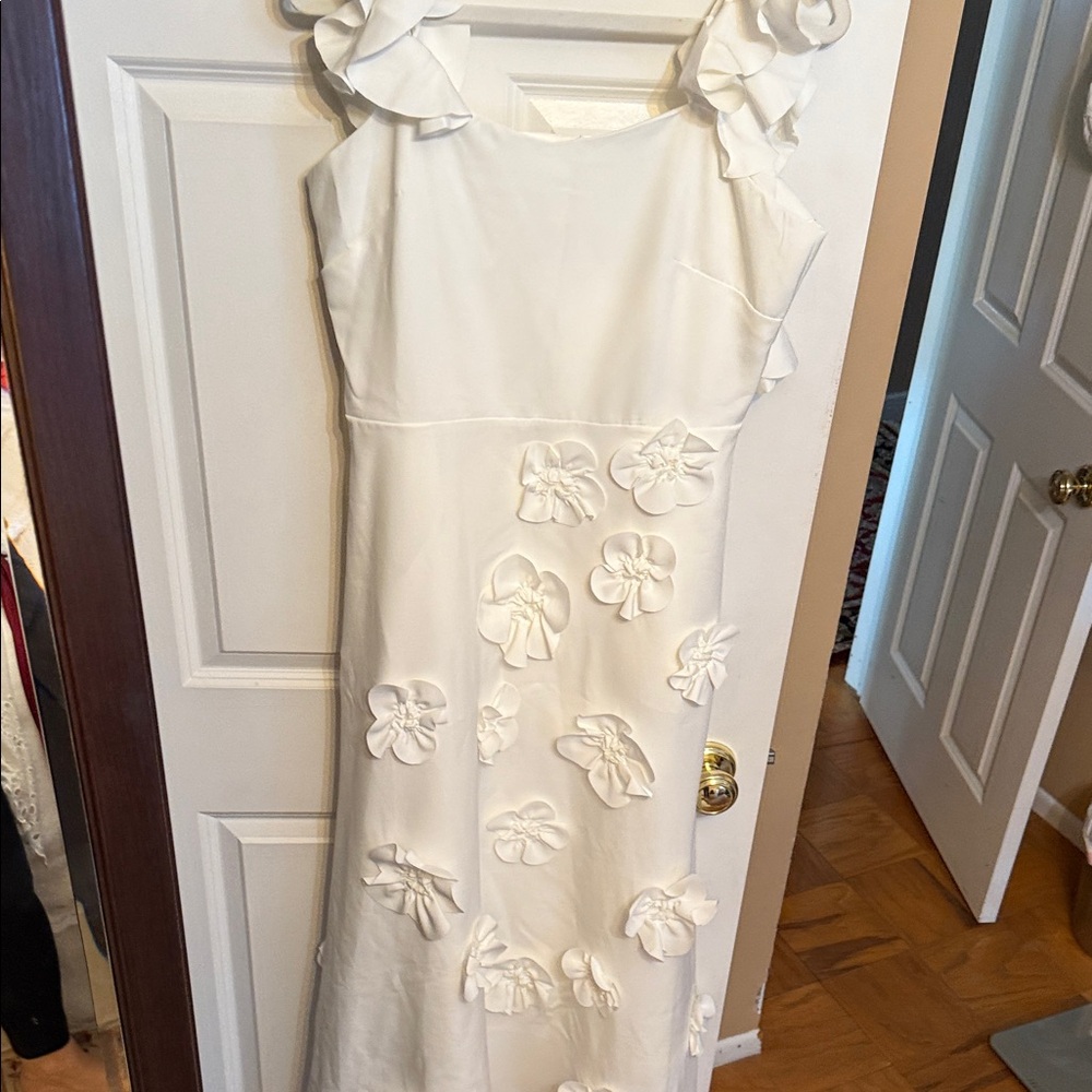 Elegant White Floral Appliqué Women’s Dress